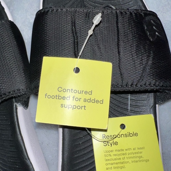 Unisex kids slides, active wear. Never worn or used. Still with tags. Kids. - Picture 7 of 7